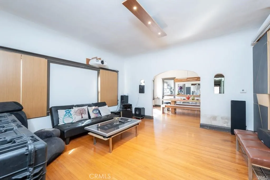 3025 Edgehill Drive, Los Angeles, California 90018 home-pic-12