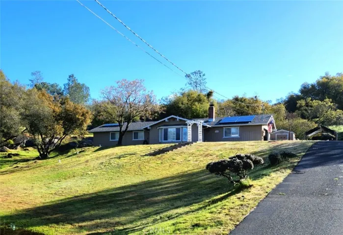 SUPERB OFFERING, BRING THE FAMILY AND MOVE IN.