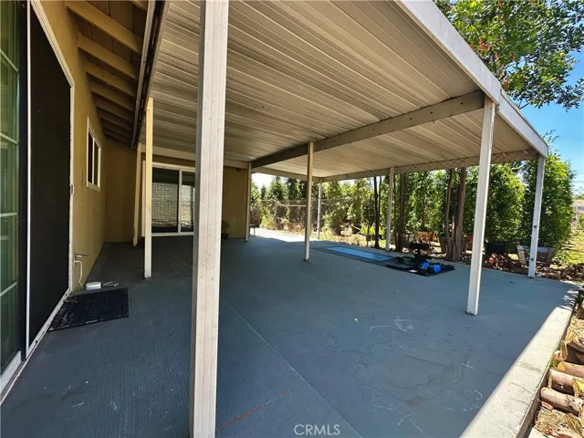 9956-Back yard covered patio