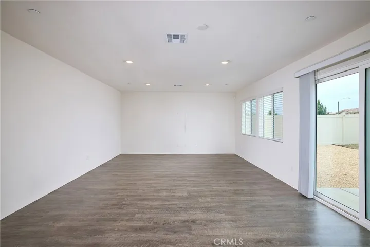 1210 Universal Way, Hemet, California 92543