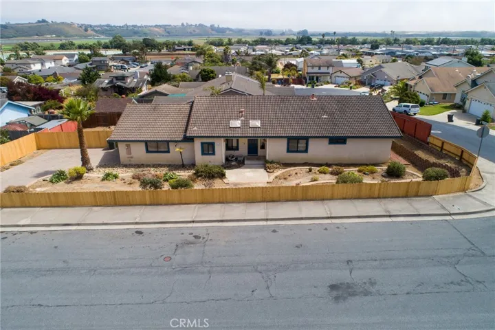 2700 Christmas Tree Place, Oceano, California 93445