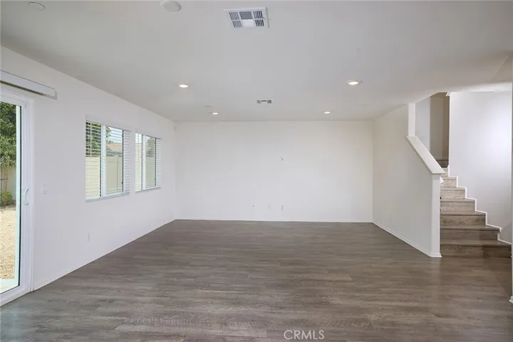 1218 Universal Way, Hemet, California 92543