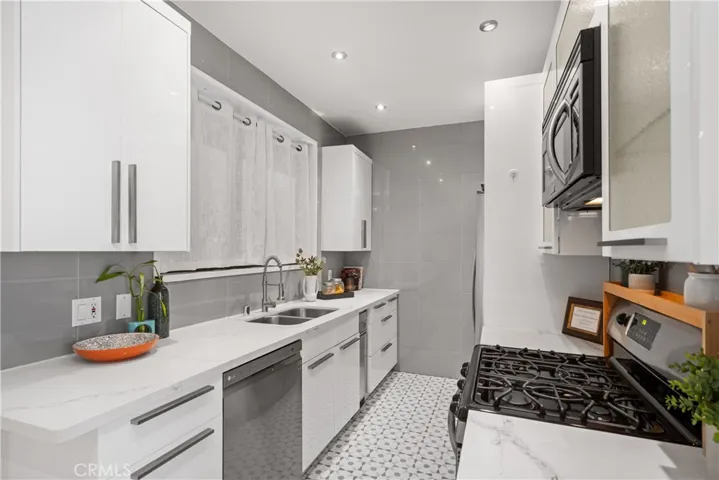 828 N Hudson Avenue 106, Los Angeles, California 90038