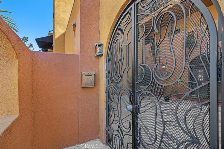 828 N Hudson Avenue 106, Los Angeles, California 90038