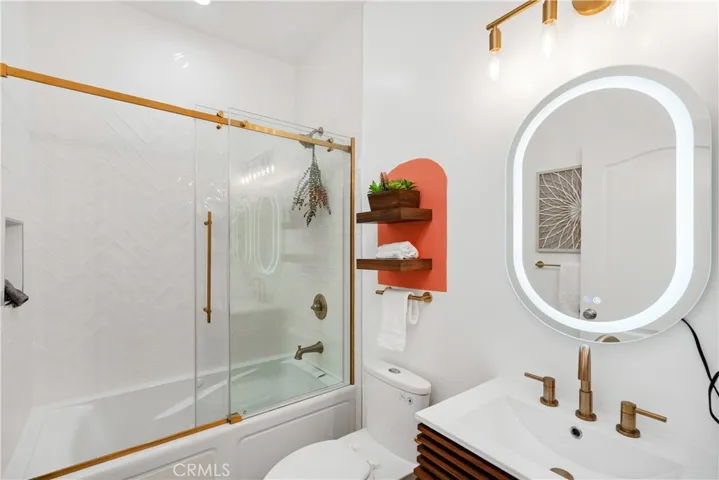 828 N Hudson Avenue 106, Los Angeles, California 90038
