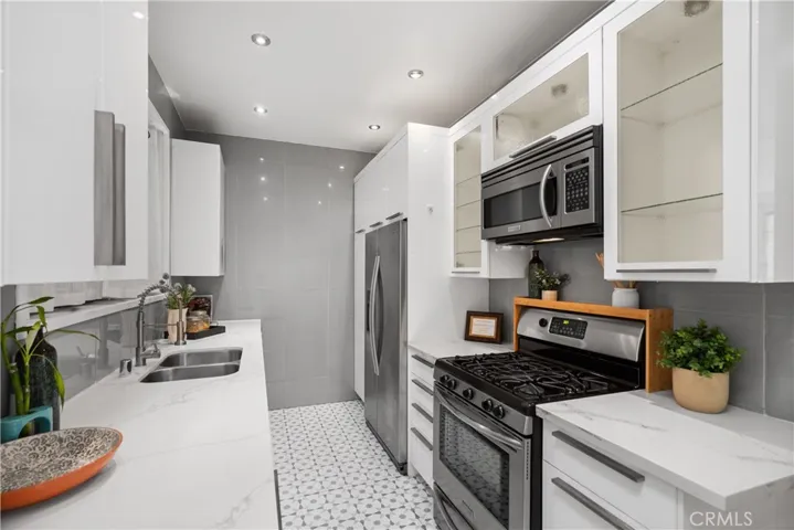 828 N Hudson Avenue 106, Los Angeles, California 90038