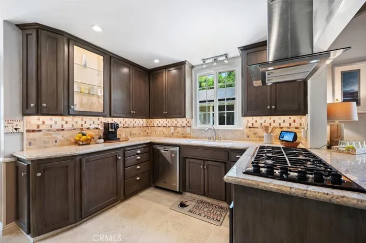 6 burner gas cooktop.