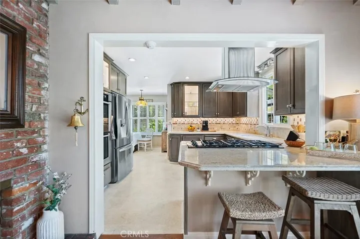 Also has a breakfast bar.