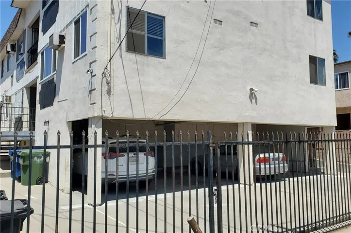 Fully gated property