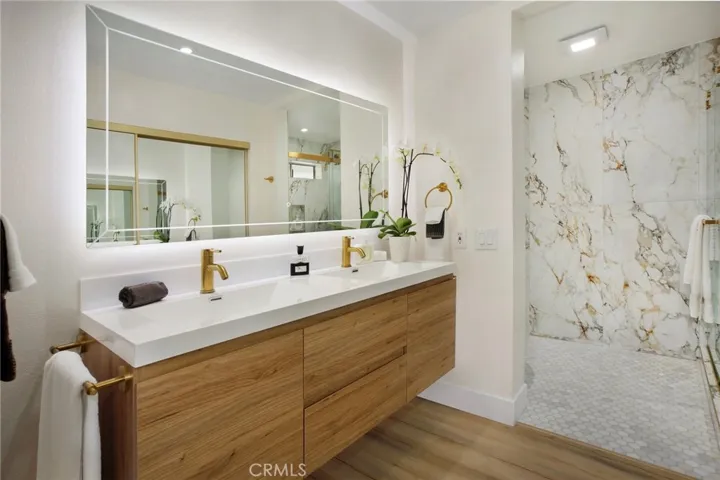 Wi-Fi speaker, adjustable lighting wall-mounted mirrors, dual vanities with beautiful gold hardware