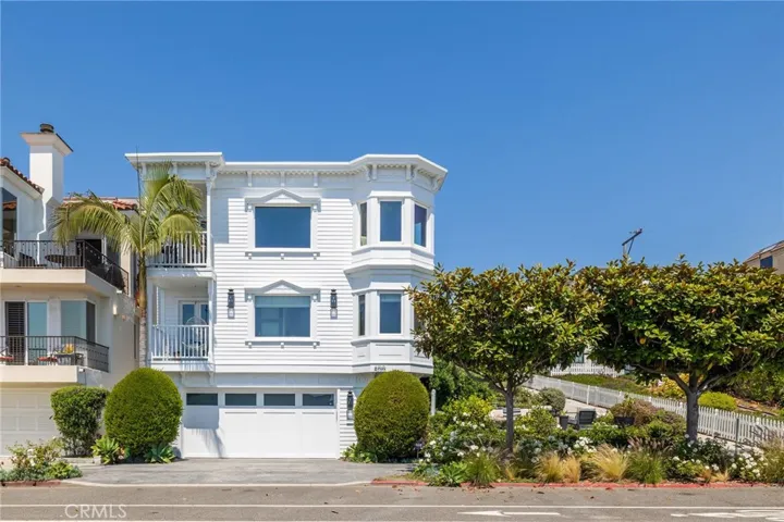 400 Manhattan Avenue, Manhattan Beach, California 90266