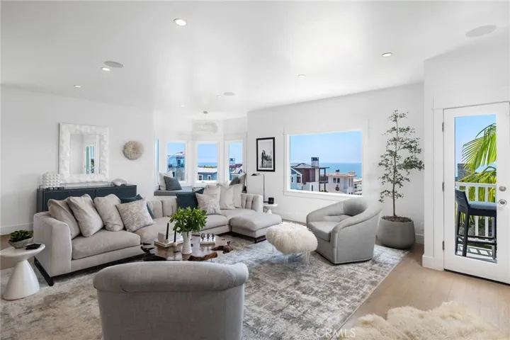 400 Manhattan Avenue, Manhattan Beach, California 90266