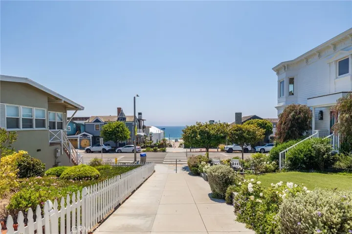 400 Manhattan Avenue, Manhattan Beach, California 90266