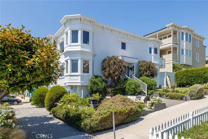 400 Manhattan Avenue, Manhattan Beach, California 90266