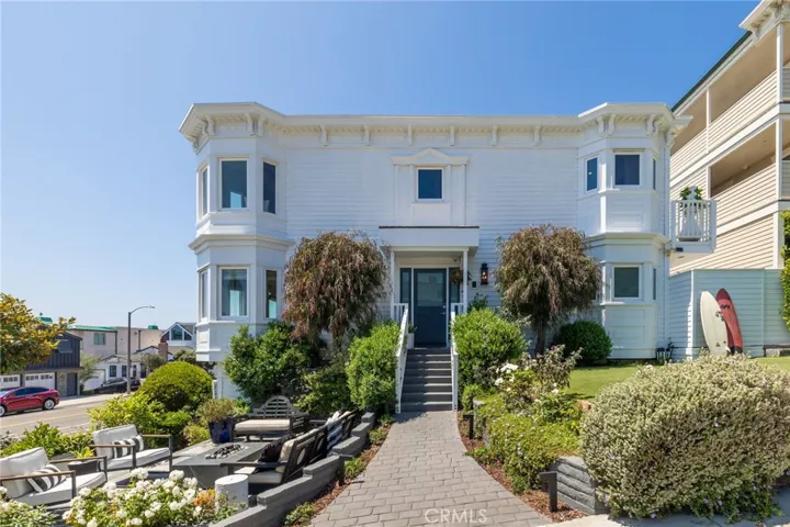 400 Manhattan Avenue, Manhattan Beach, California 90266