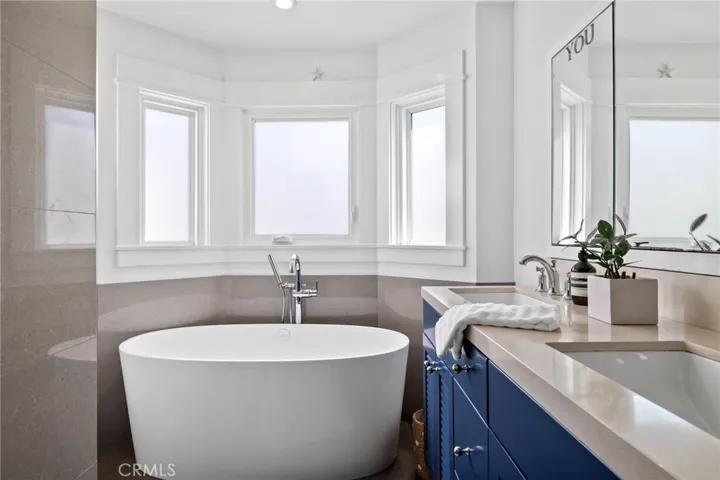 400 Manhattan Avenue, Manhattan Beach, California 90266