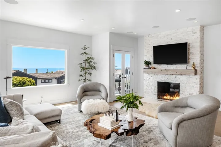 400 Manhattan Avenue, Manhattan Beach, California 90266