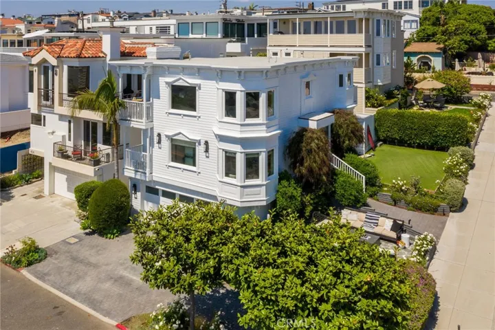 400 Manhattan Avenue, Manhattan Beach, California 90266