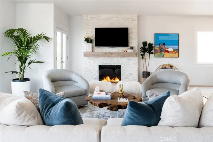 400 Manhattan Avenue, Manhattan Beach, California 90266