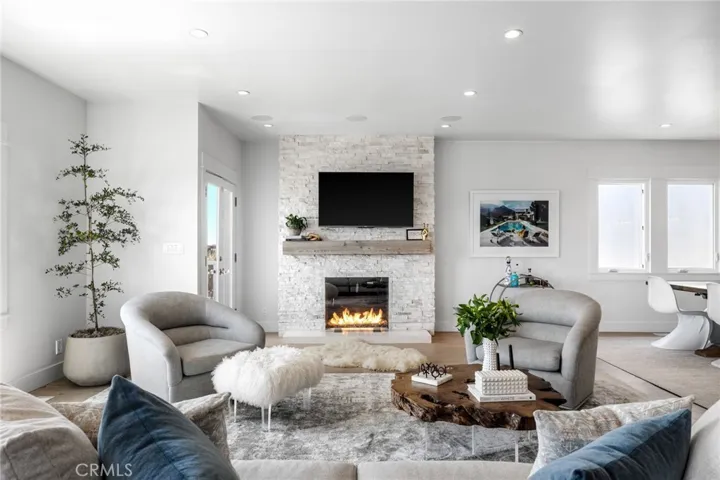 400 Manhattan Avenue, Manhattan Beach, California 90266