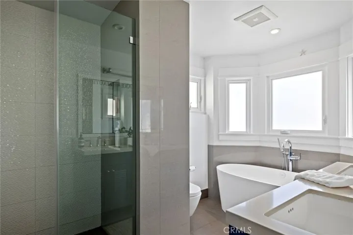 400 Manhattan Avenue, Manhattan Beach, California 90266