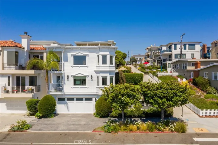 400 Manhattan Avenue, Manhattan Beach, California 90266