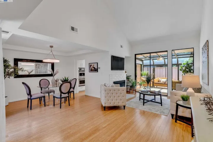 134 Northcreek Circle, Walnut Creek, California 94598-1315