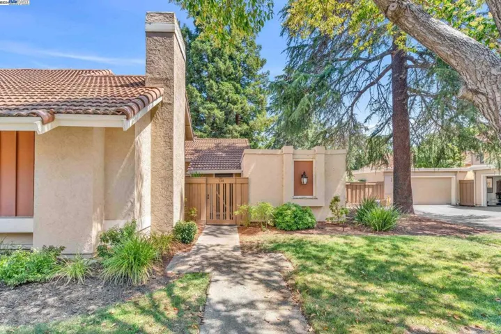 134 Northcreek Circle, Walnut Creek, California 94598-1315