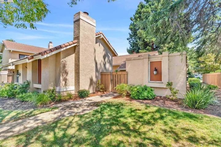 134 Northcreek Circle, Walnut Creek, California 94598-1315