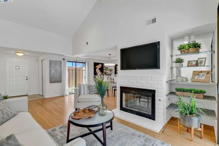 134 Northcreek Circle, Walnut Creek, California 94598-1315