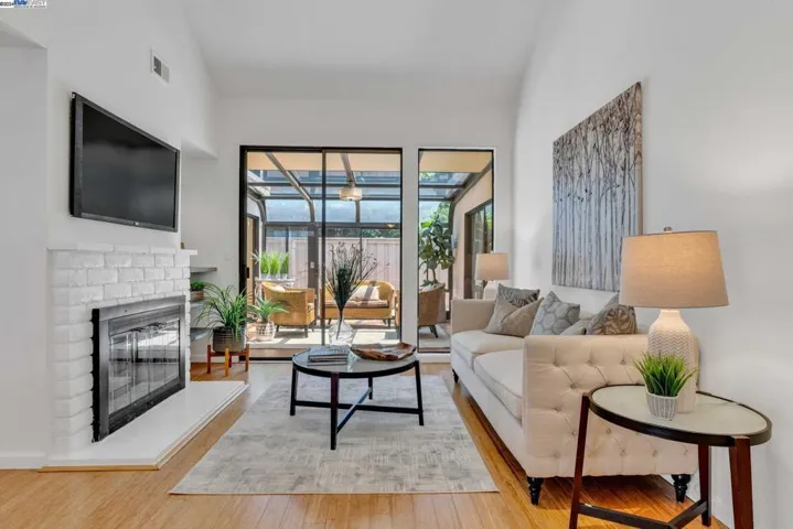 134 Northcreek Circle, Walnut Creek, California 94598-1315