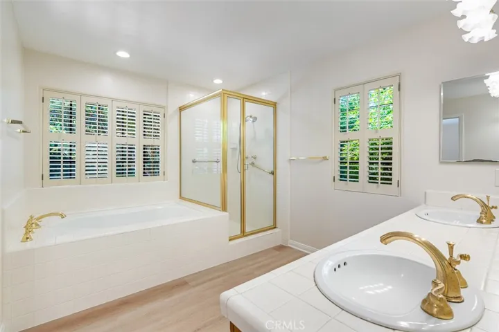 Master bathroom with soaking tub & seperate shower