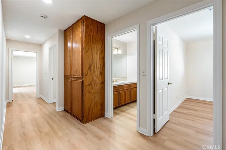 Hallway to bedrooms and bathroom