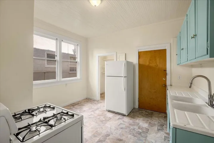 2025 San Jose Avenue, Alameda, California 94501