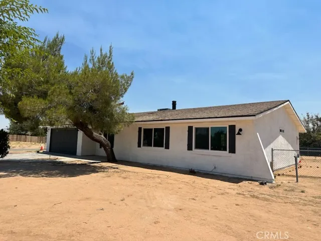 15019 Nanticoke Road, Apple Valley, California 92307