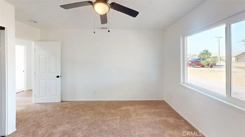 15019 Nanticoke Road, Apple Valley, California 92307