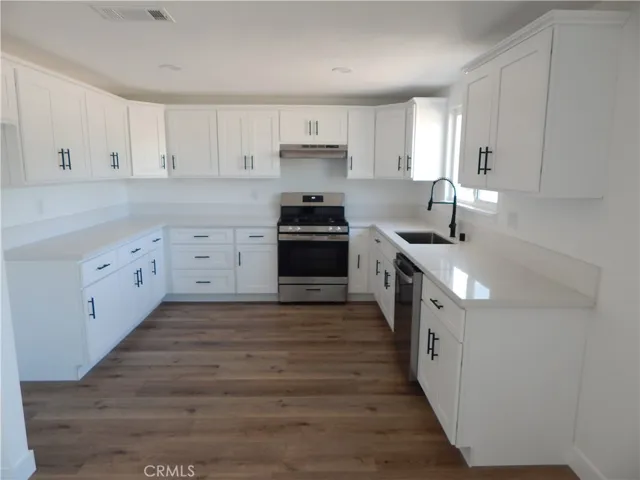 15019 Nanticoke Road, Apple Valley, California 92307