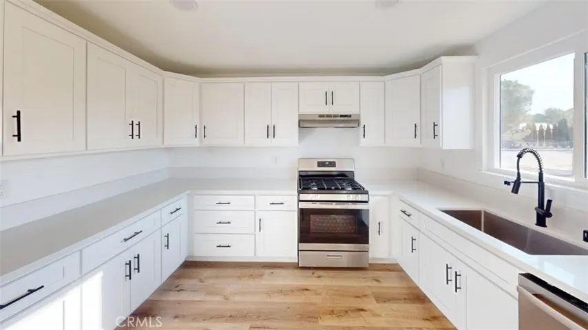 15019 Nanticoke Road, Apple Valley, California 92307