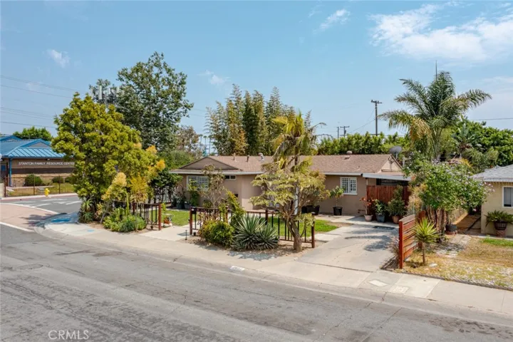 7922 Santa Barbara Avenue, Stanton, California 90680