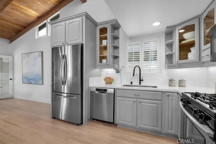 425 Gould Avenue, Hermosa Beach, California 90254
