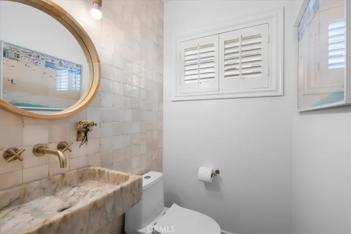 425 Gould Avenue, Hermosa Beach, California 90254
