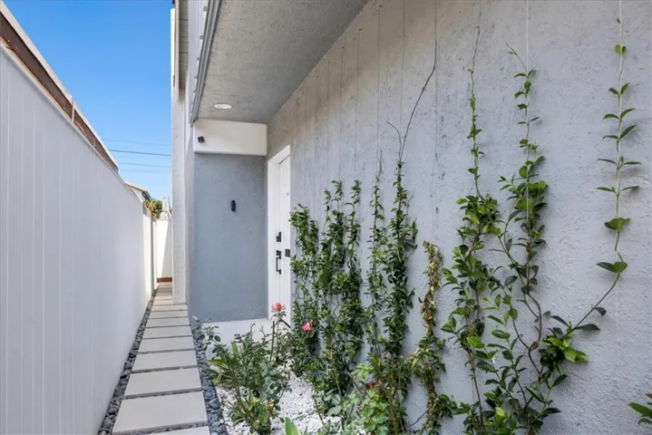 425 Gould Avenue, Hermosa Beach, California 90254