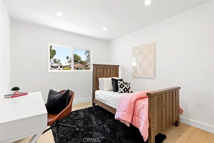 6257 Aura Avenue, Tarzana, California 91335