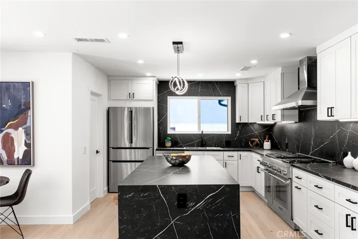 6257 Aura Avenue, Tarzana, California 91335