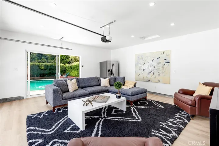 6257 Aura Avenue, Tarzana, California 91335