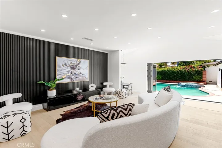 6257 Aura Avenue, Tarzana, California 91335