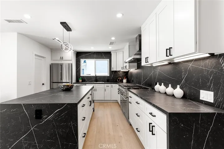 6257 Aura Avenue, Tarzana, California 91335