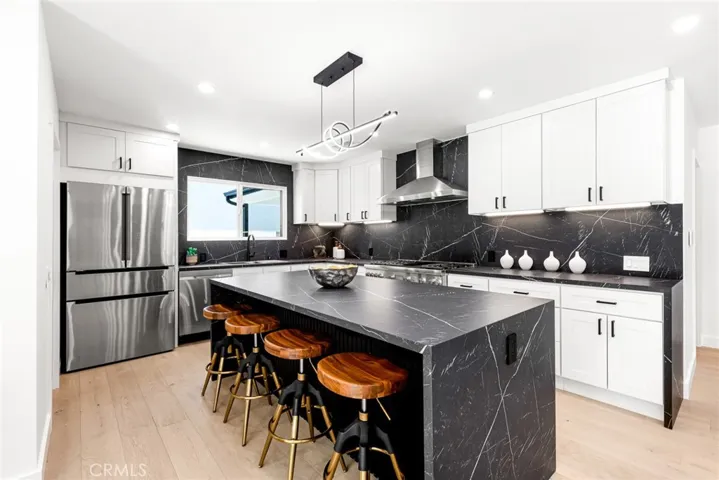 6257 Aura Avenue, Tarzana, California 91335