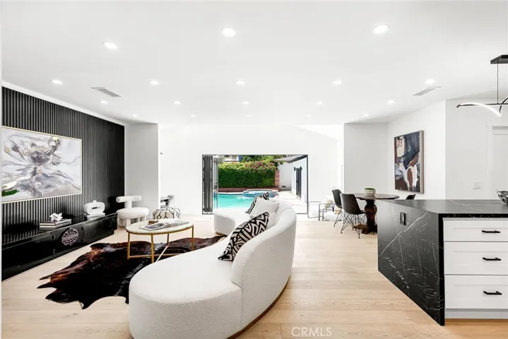 6257 Aura Avenue, Tarzana, California 91335