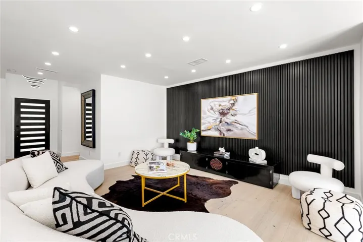6257 Aura Avenue, Tarzana, California 91335